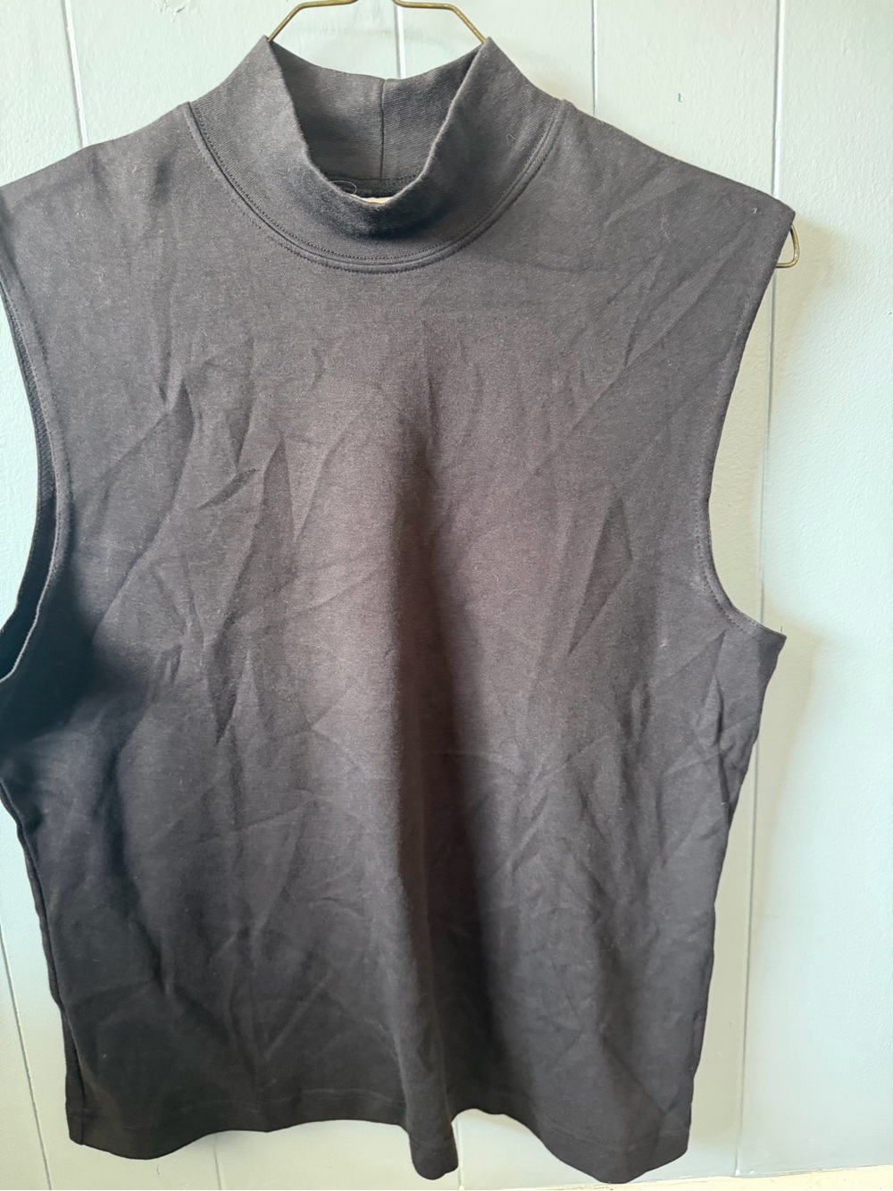 Sleeveless Mock Neck Top – Black